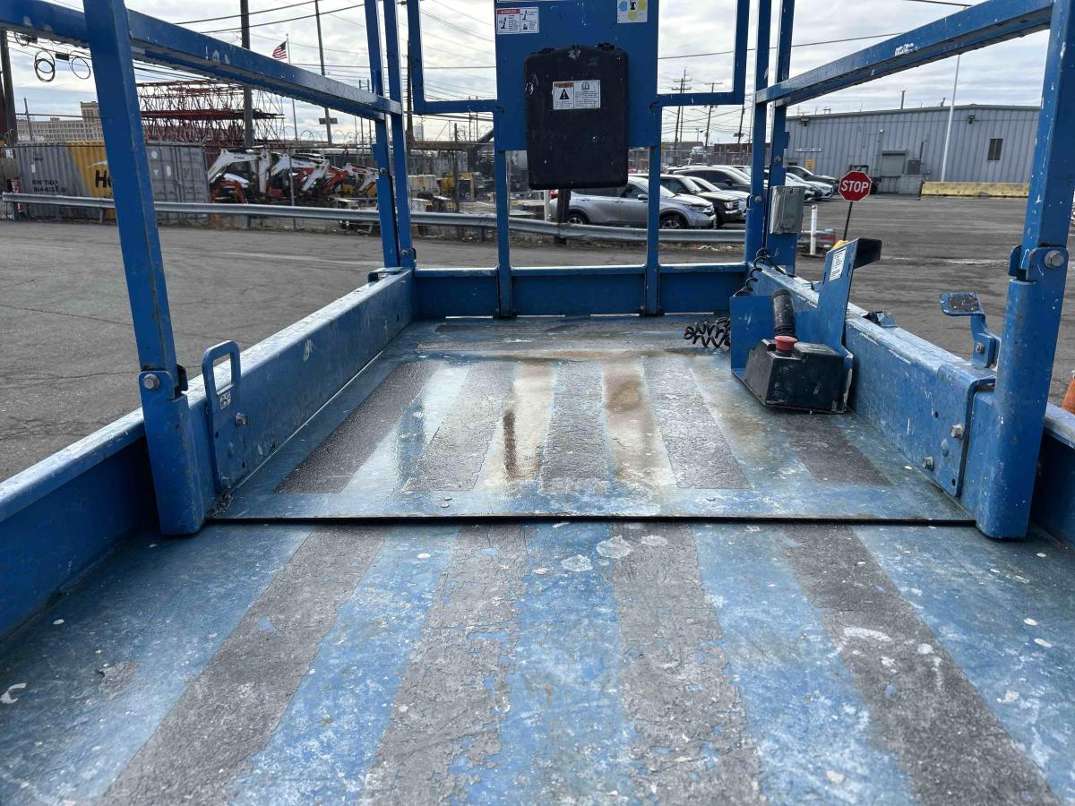 2017 Genie GS-3246