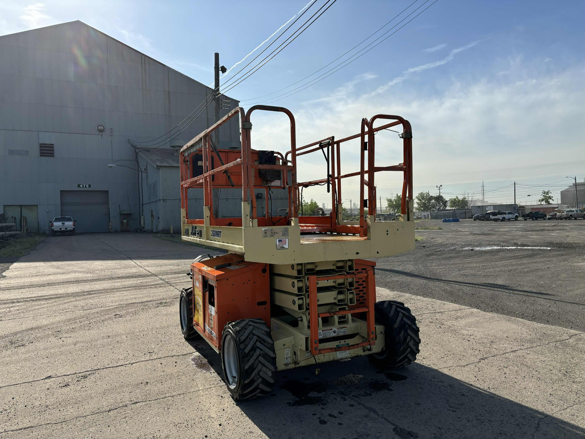2017 JLG 260MRT-4