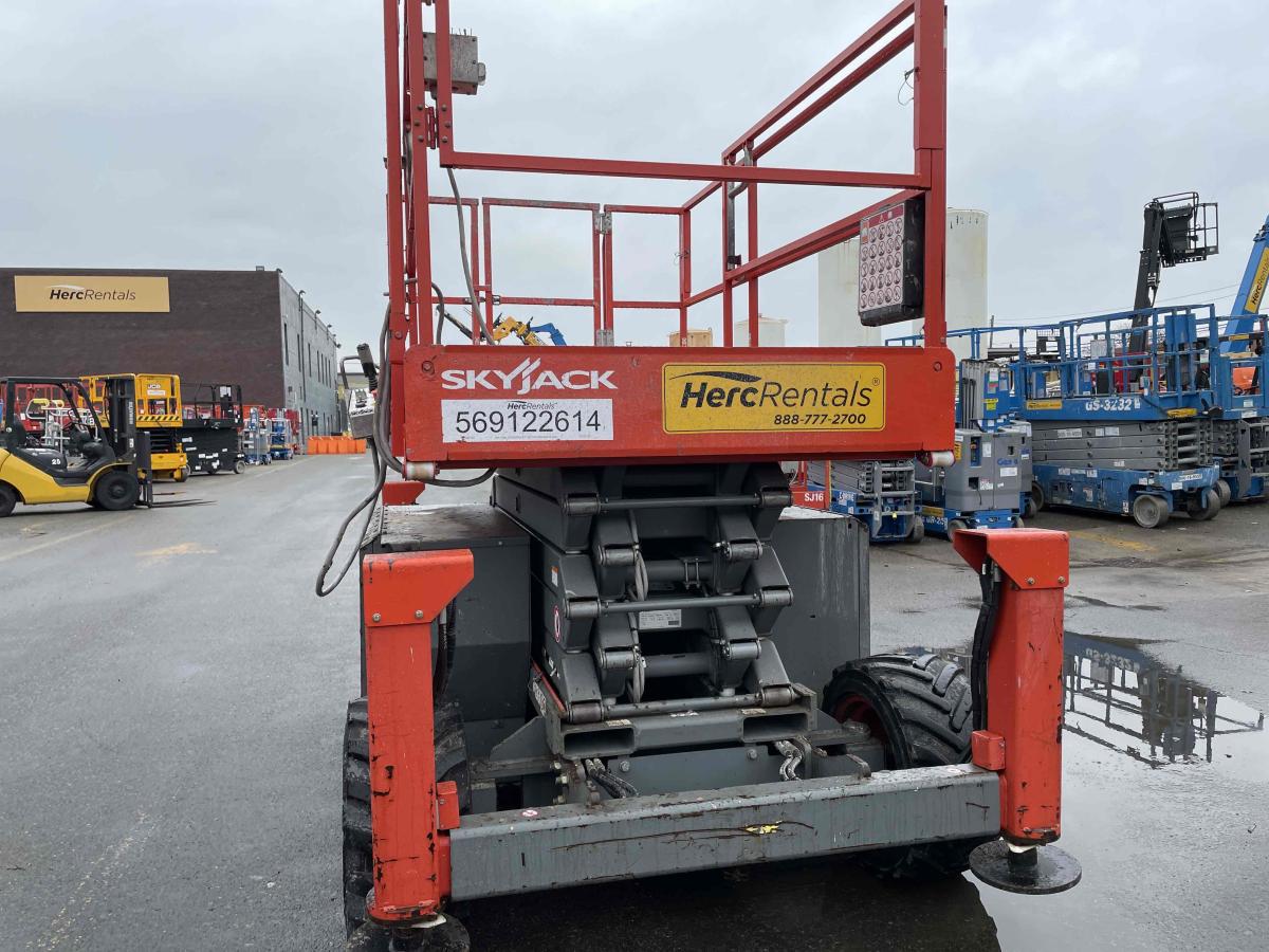 2018 Skyjack SJ-6832RT