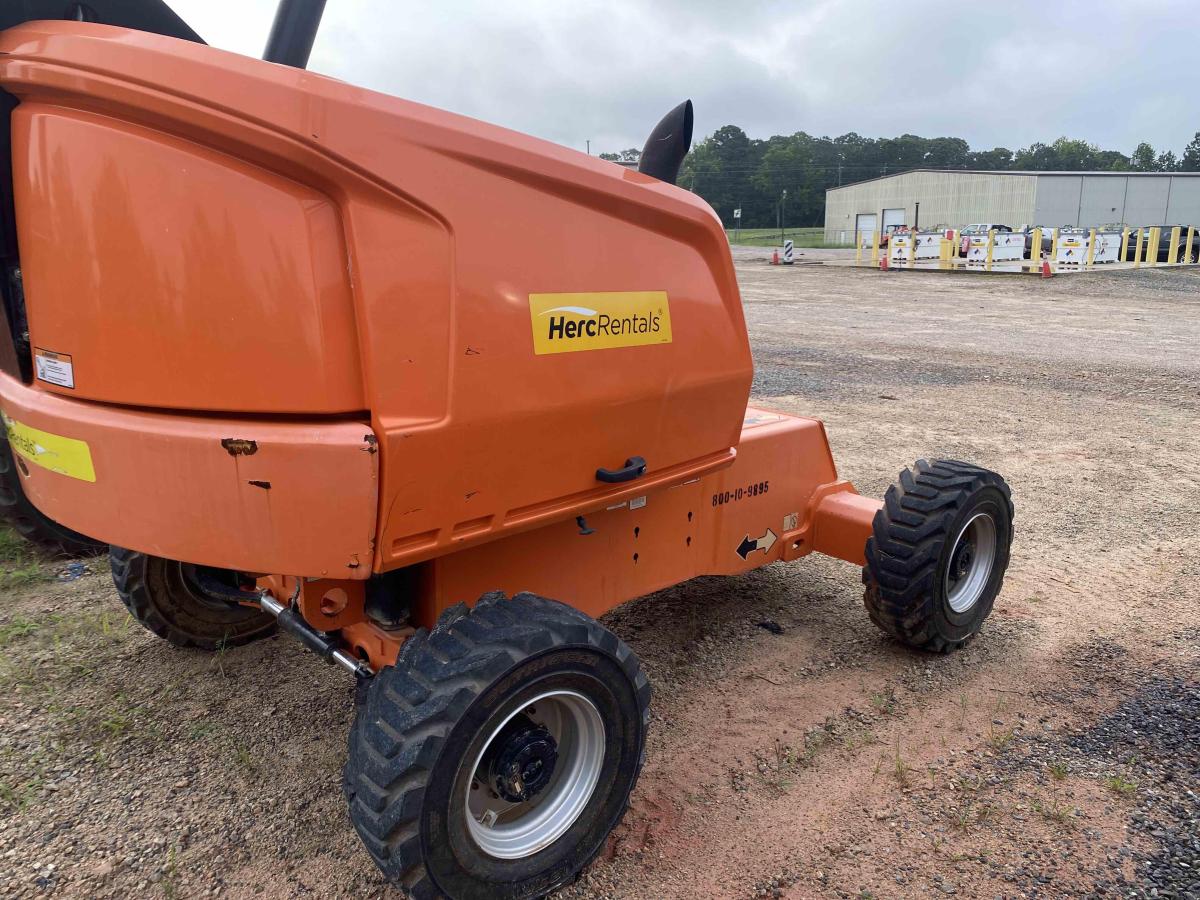 2016 JLG 400S