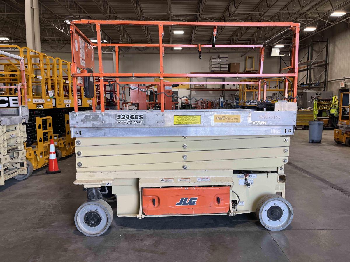 2012 JLG 3246ES