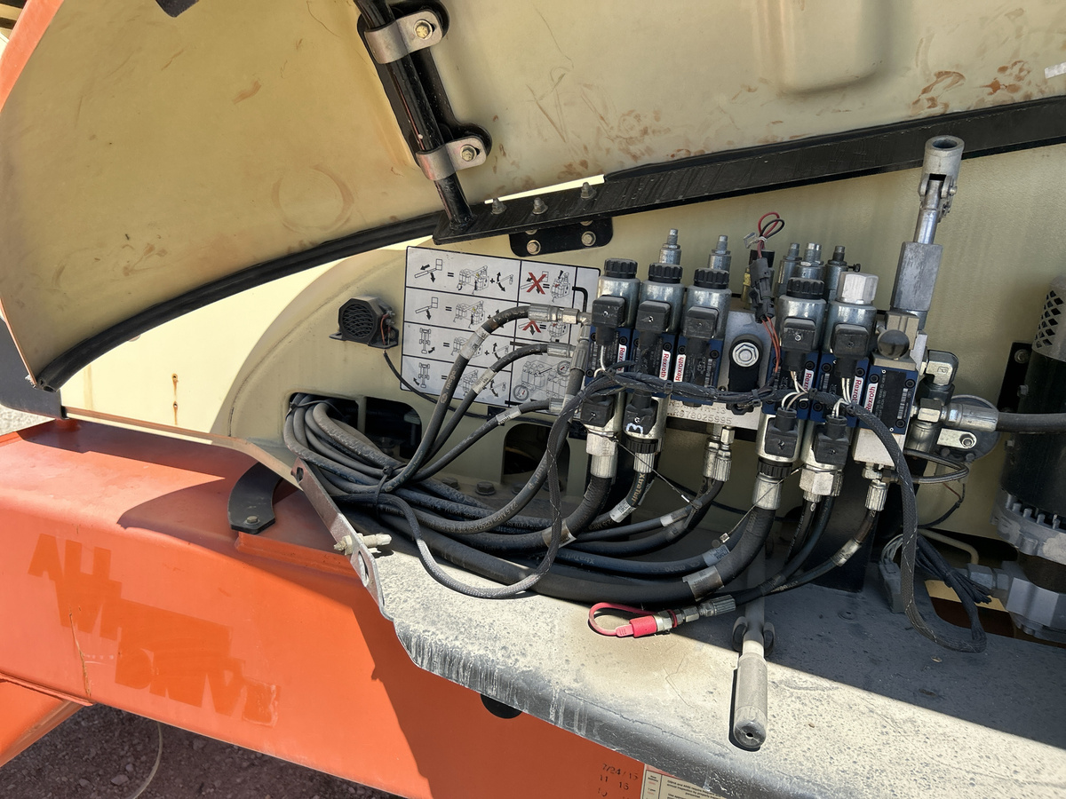 2015 JLG M600JP-10