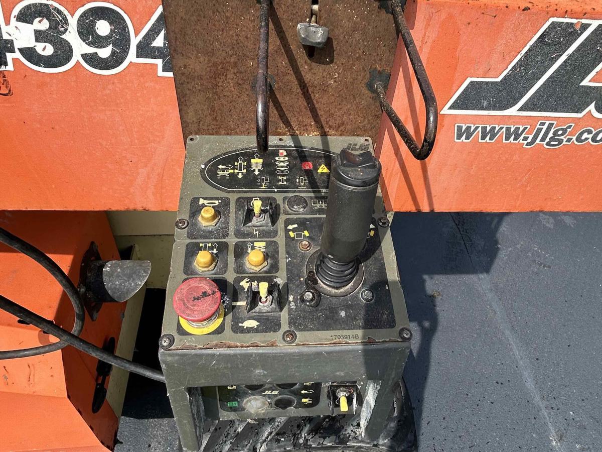 2017 JLG 4394RT-2