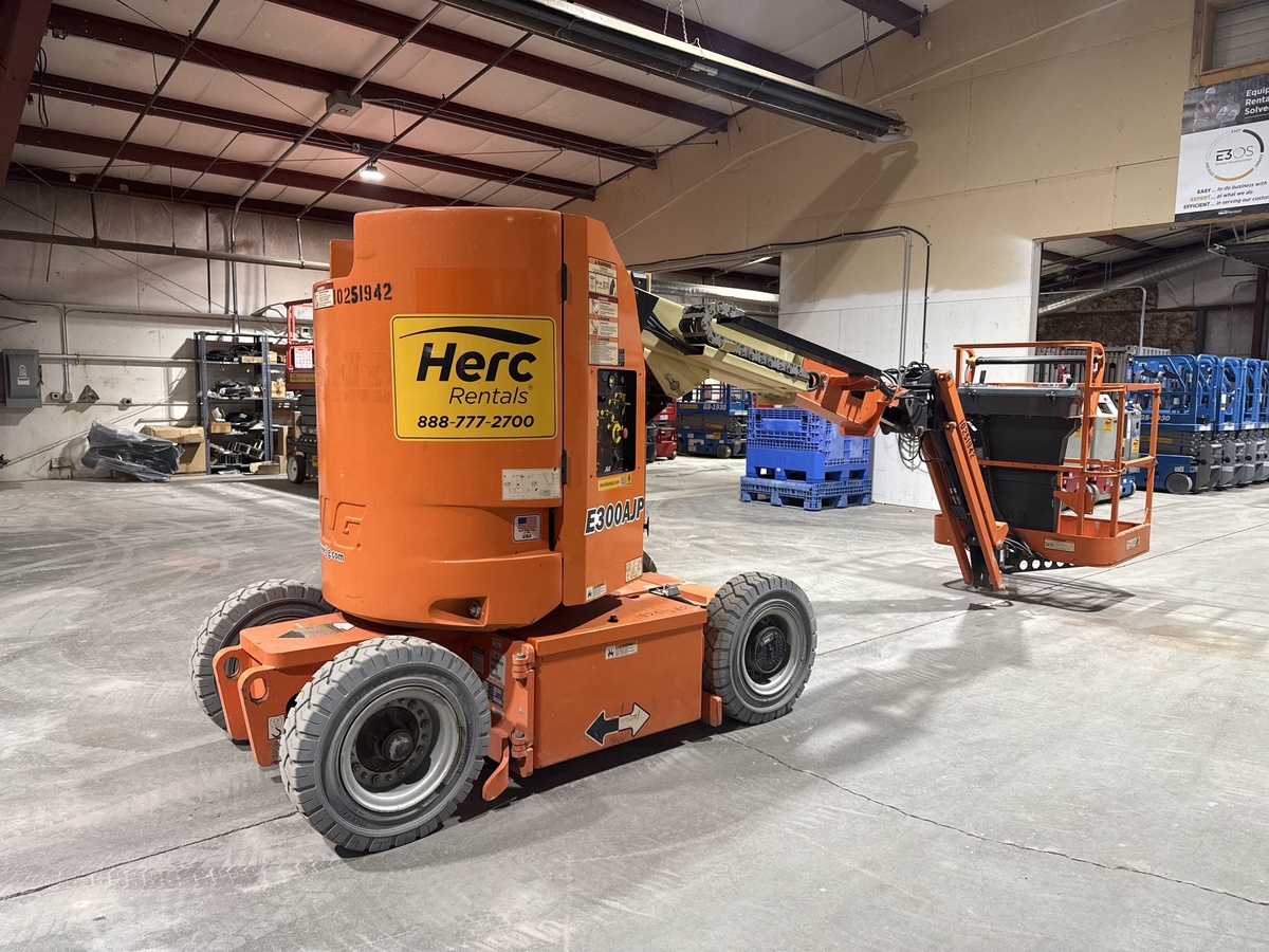 2018 JLG E300AJP-4