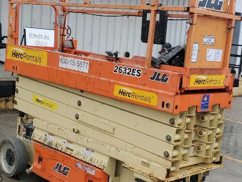 2017 JLG 2632ES