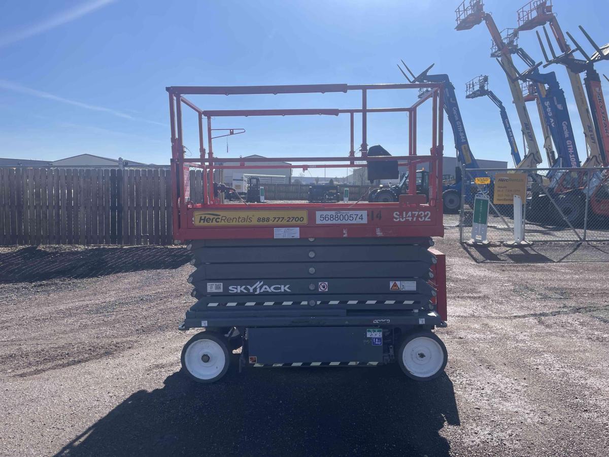 2021 Skyjack SJ4732