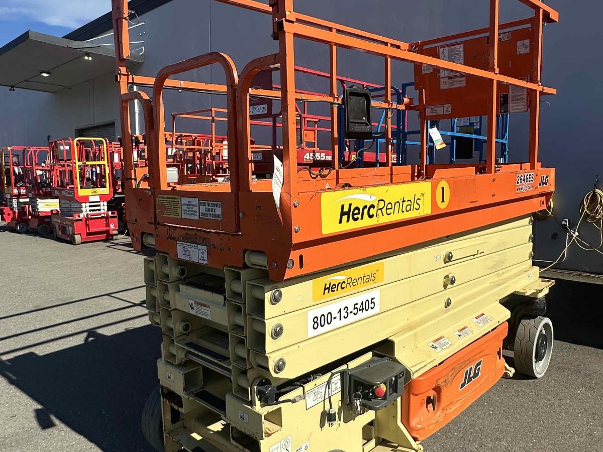 2017 JLG 2646ES