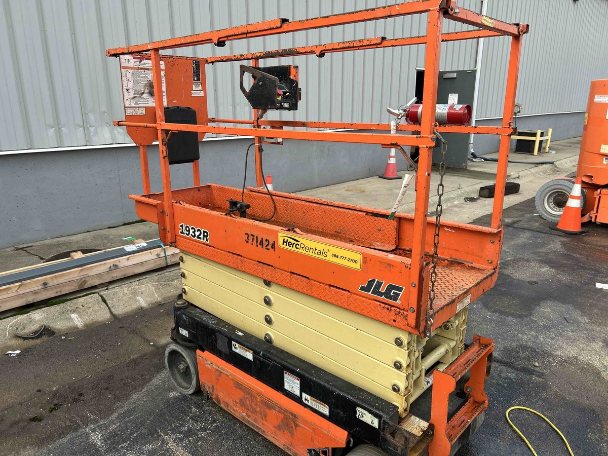 2017 JLG 1932R-3