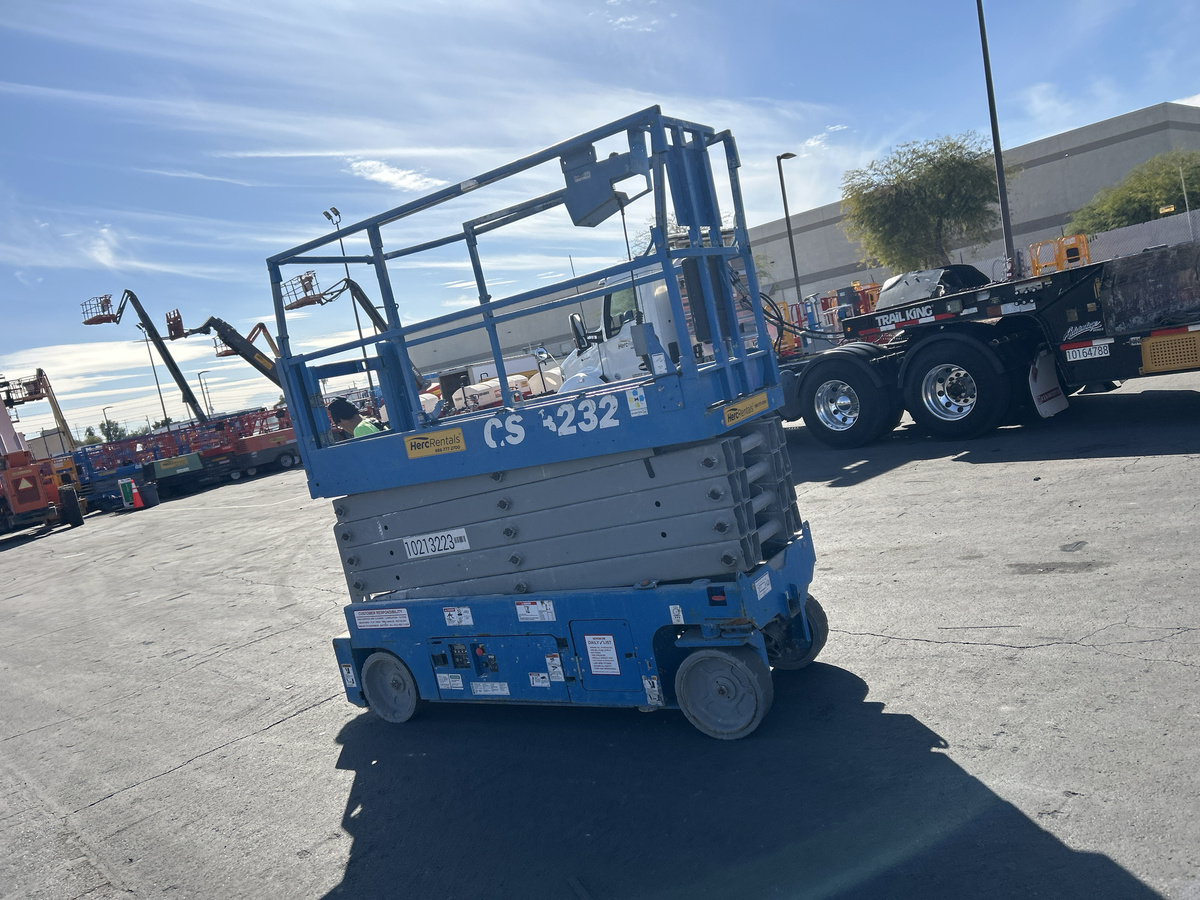 2017 Genie GS-3232-2