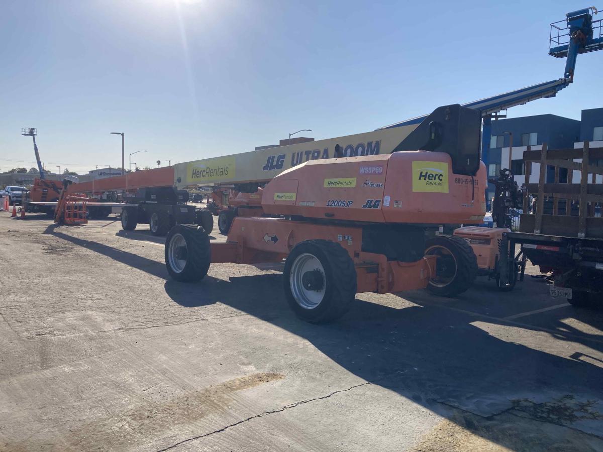 2017 JLG 1200SJP-2