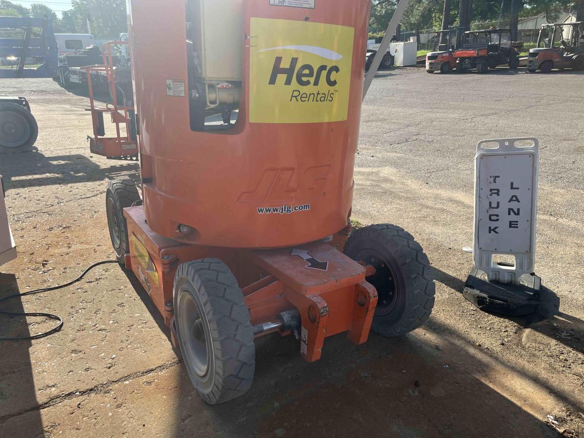 2017 JLG E300AJP