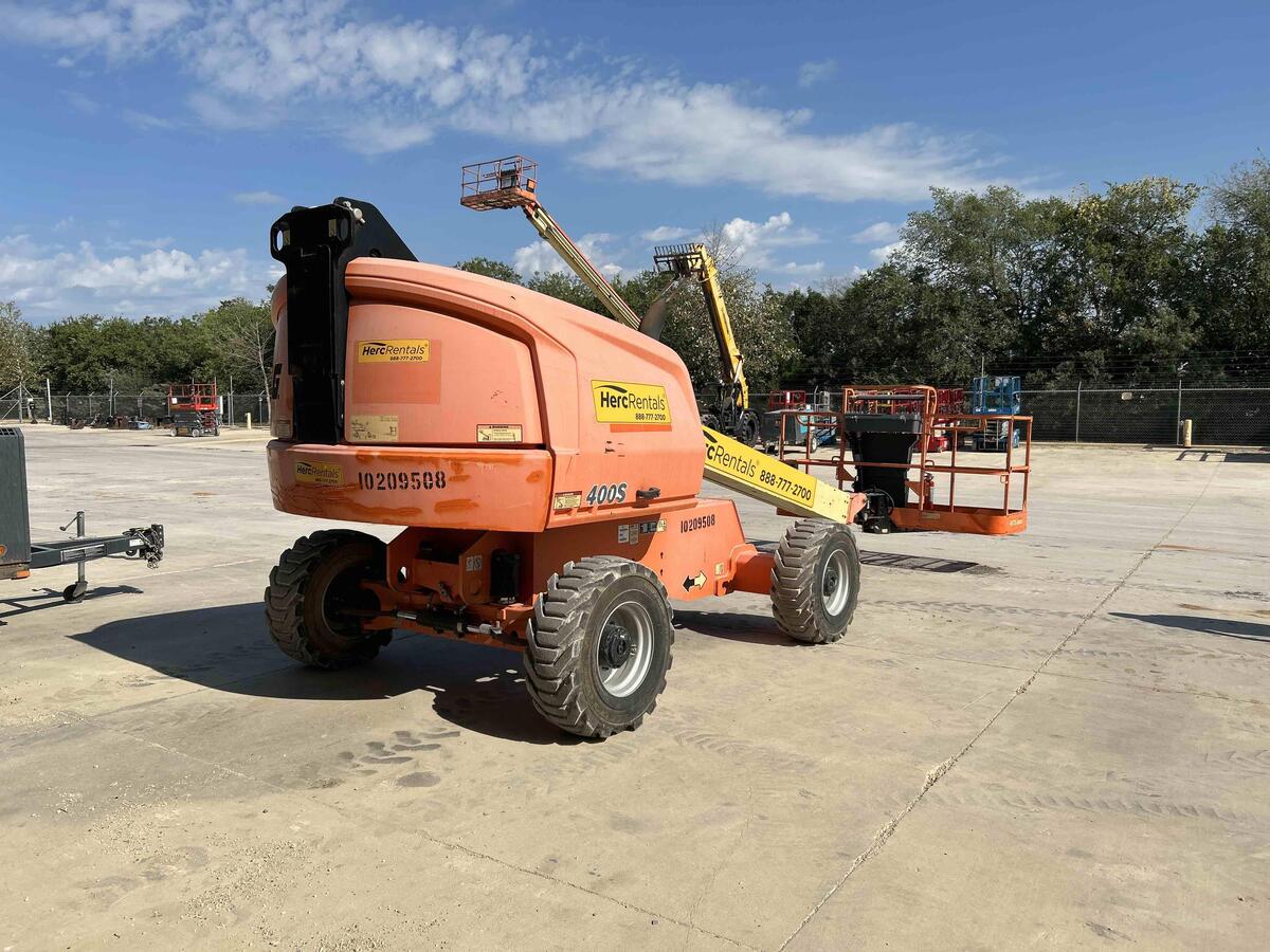 2017 JLG 400S