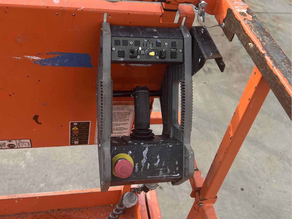 2018 JLG 3246ES