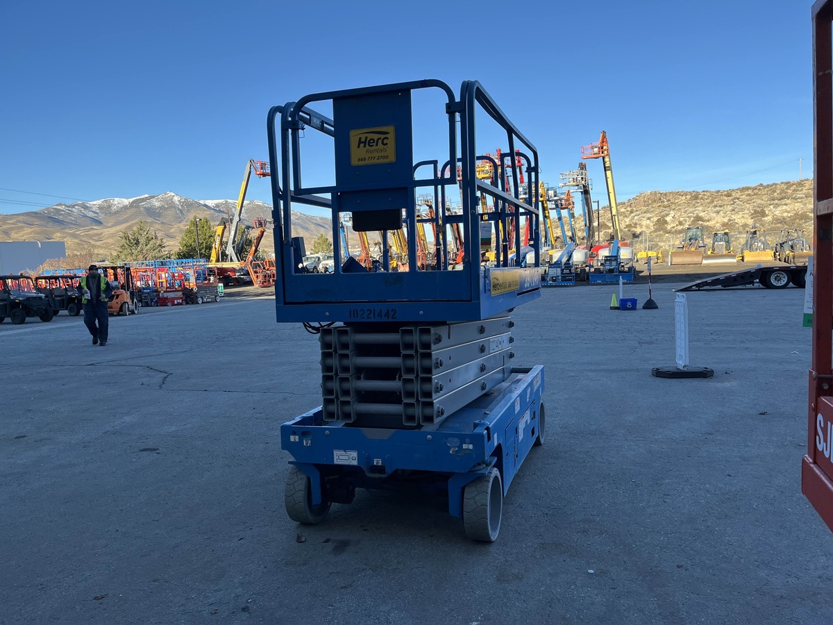 2017 Genie GS-3246-4