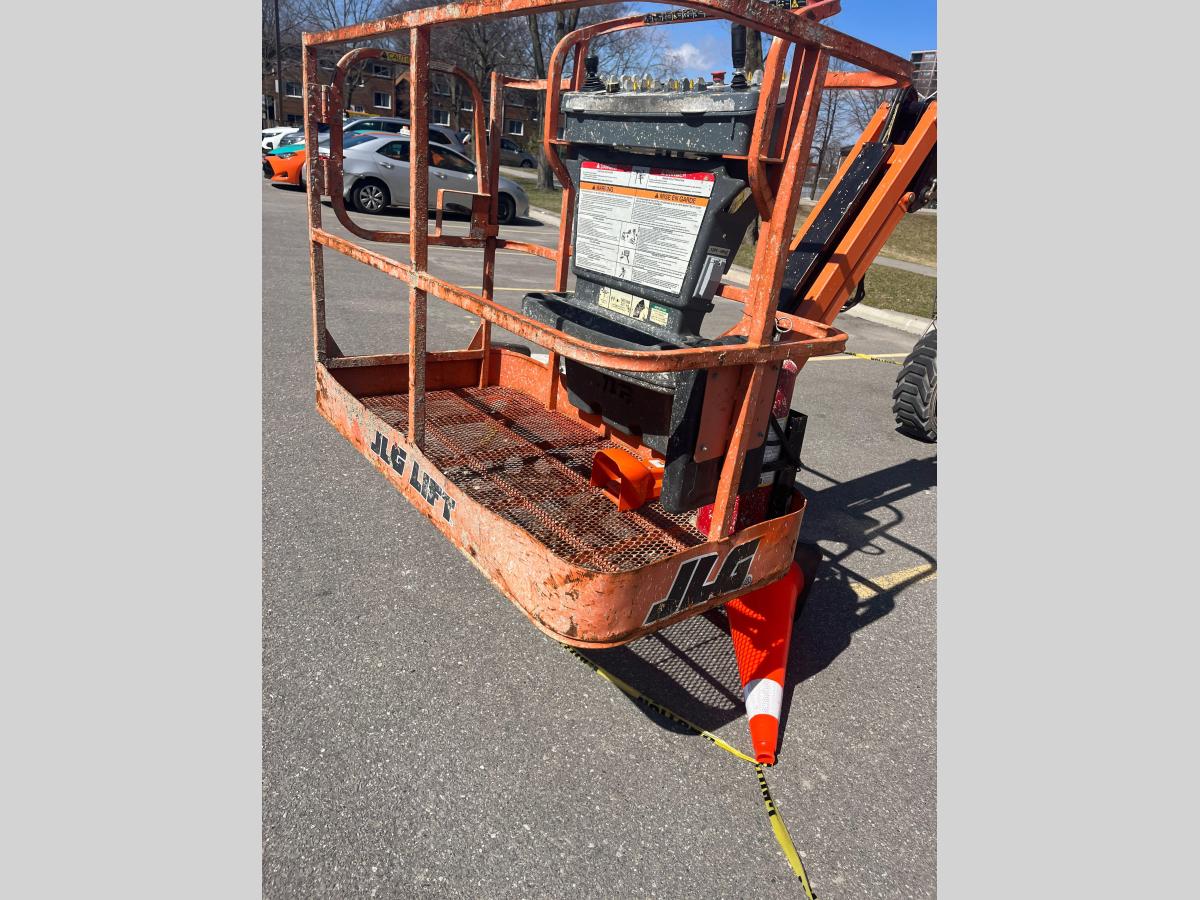 2017 JLG 340AJ-2