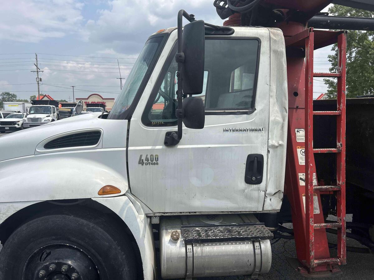 2004 International 4400-2