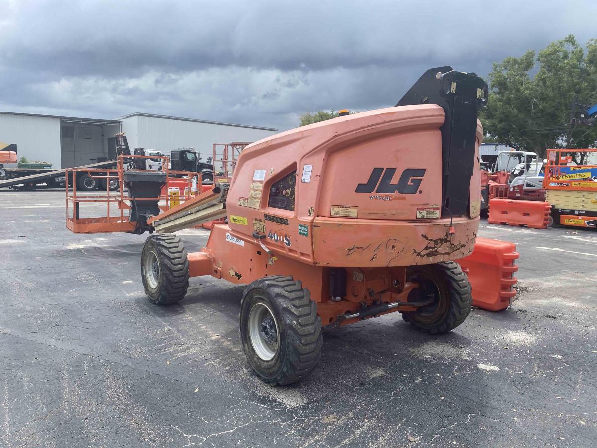 2016 JLG 400S