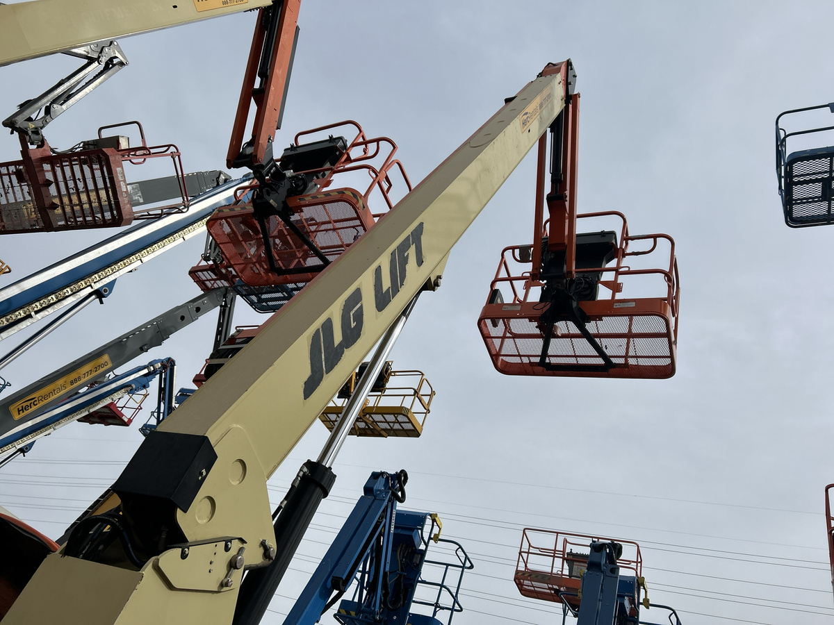 2016 JLG 600AJ