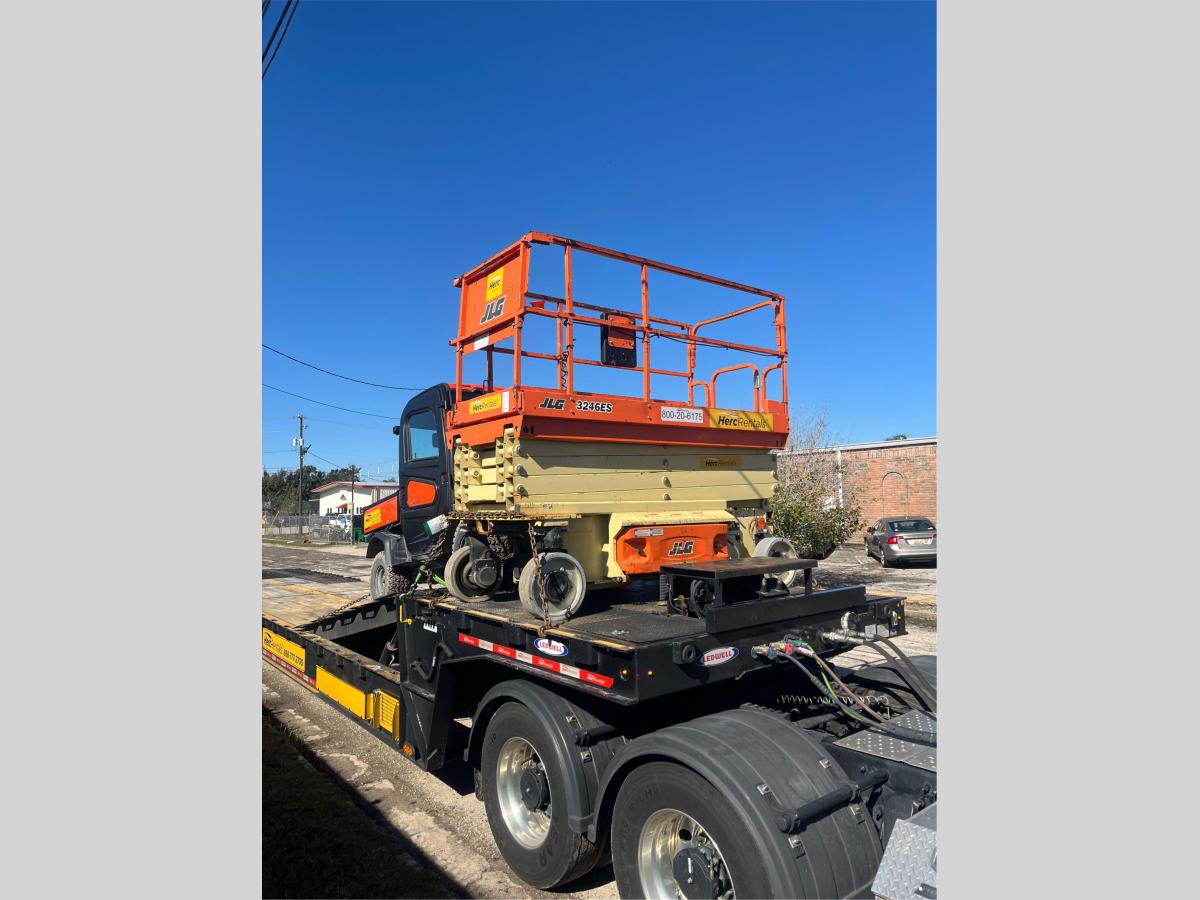 2018 JLG 3246ES