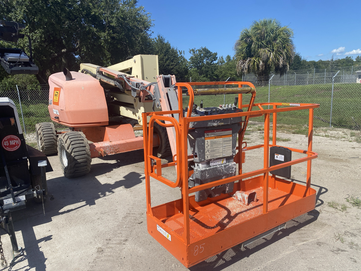 2017 JLG 450AJ