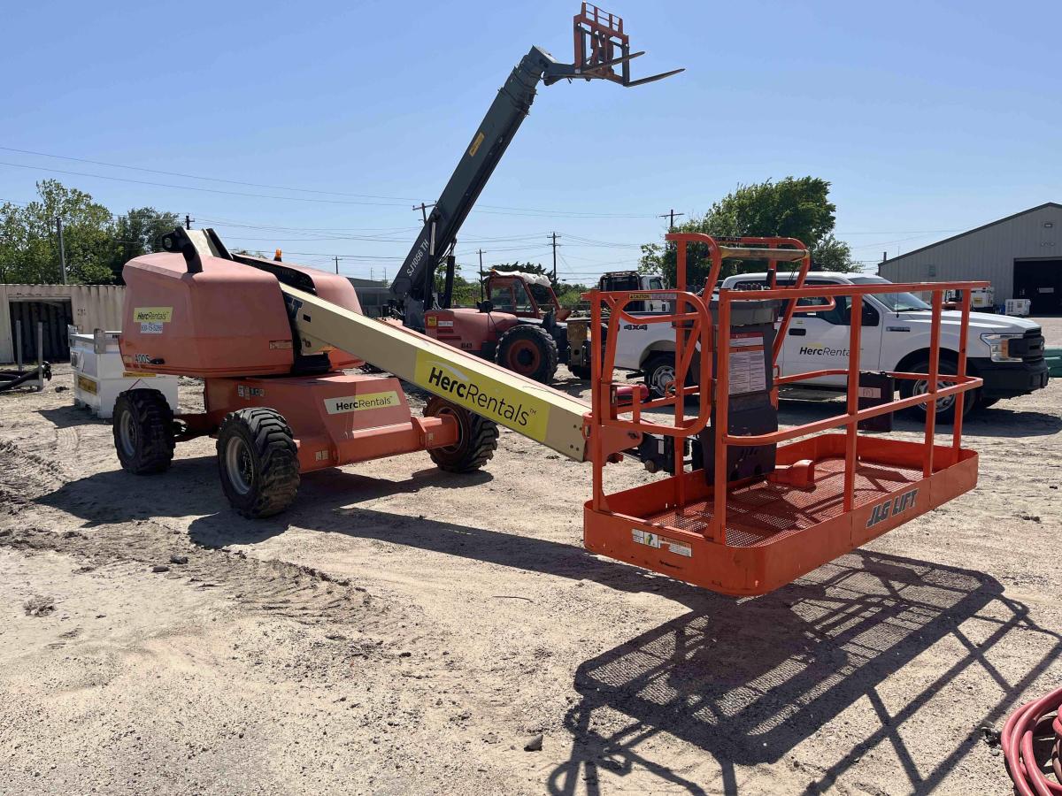 2017 JLG 400S
