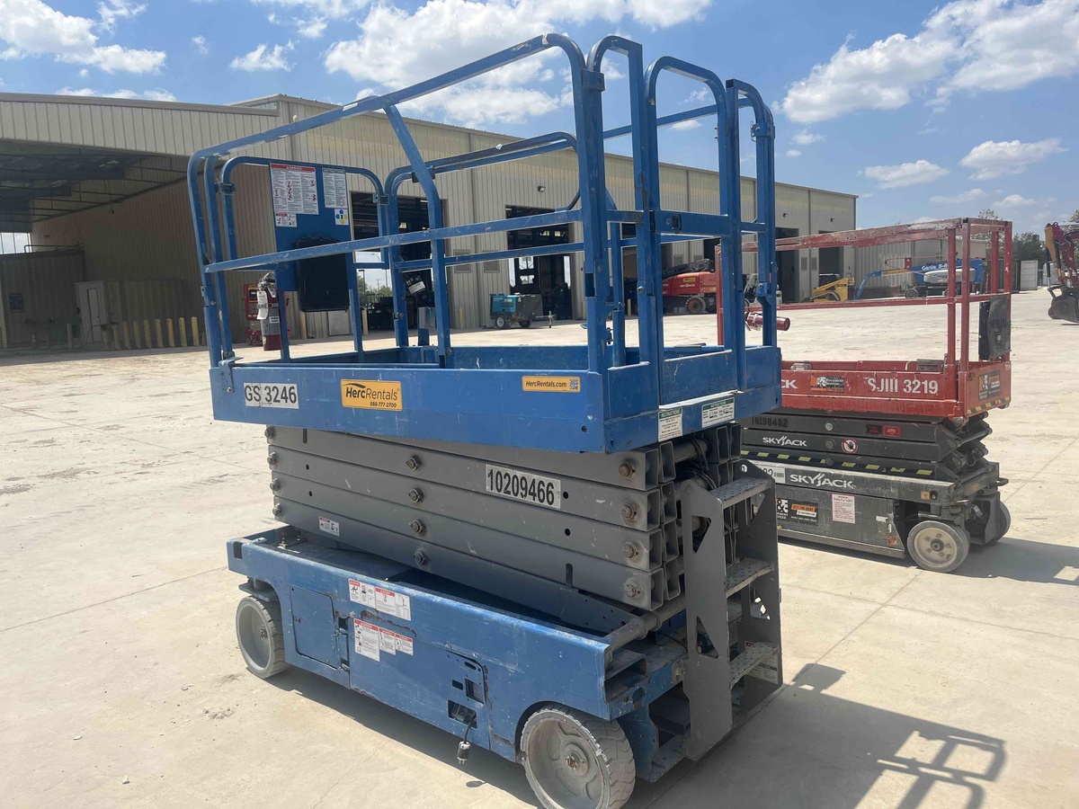 2017 Genie GS-3246-7