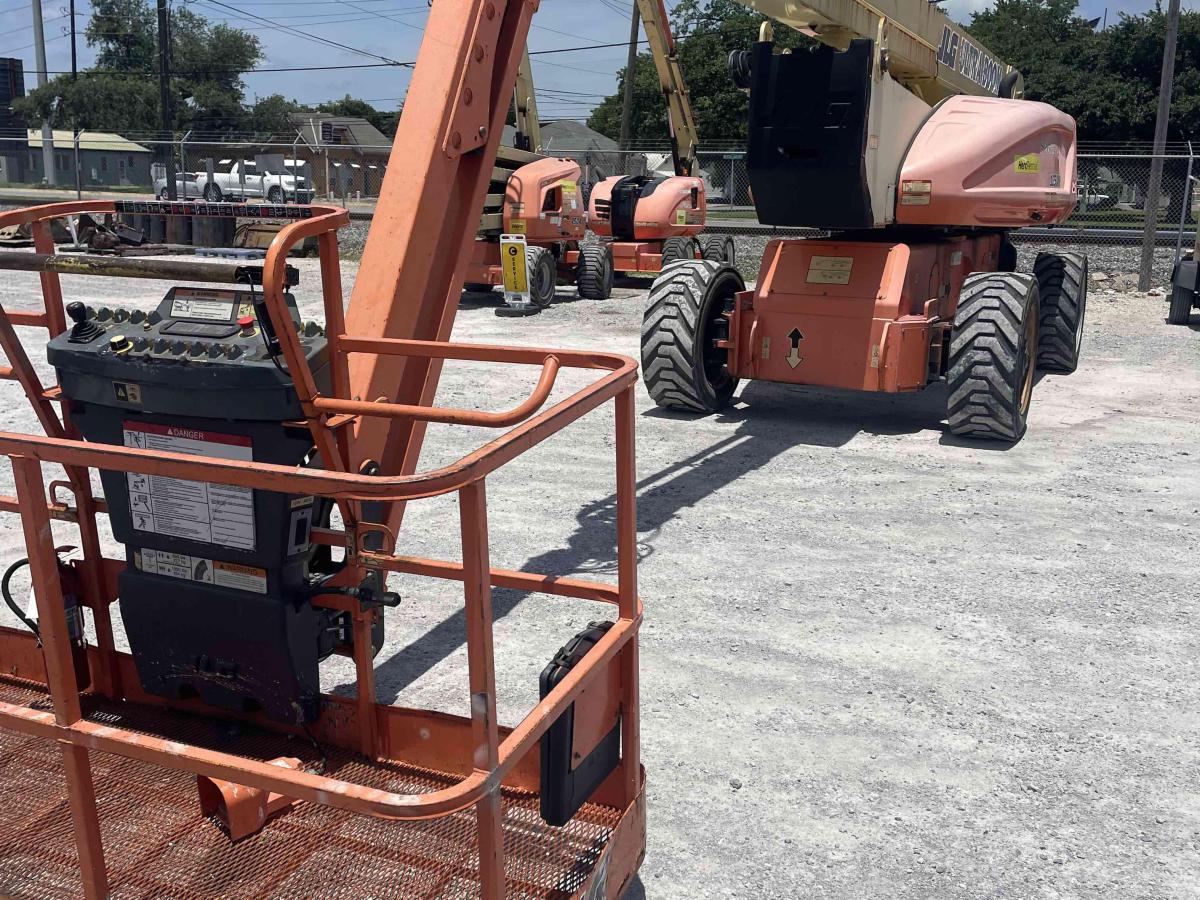 2017 JLG 1250AJP