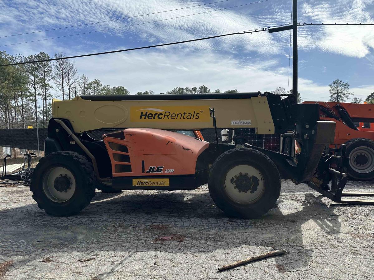 2018 JLG 1255