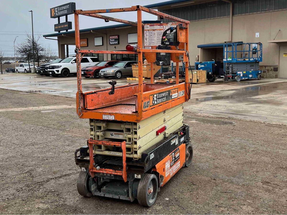 2017 JLG 1932R