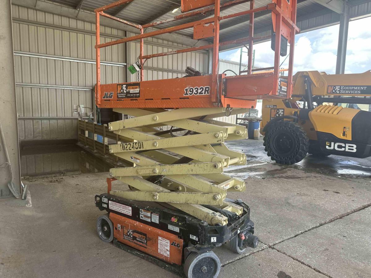 2017 JLG 1932R
