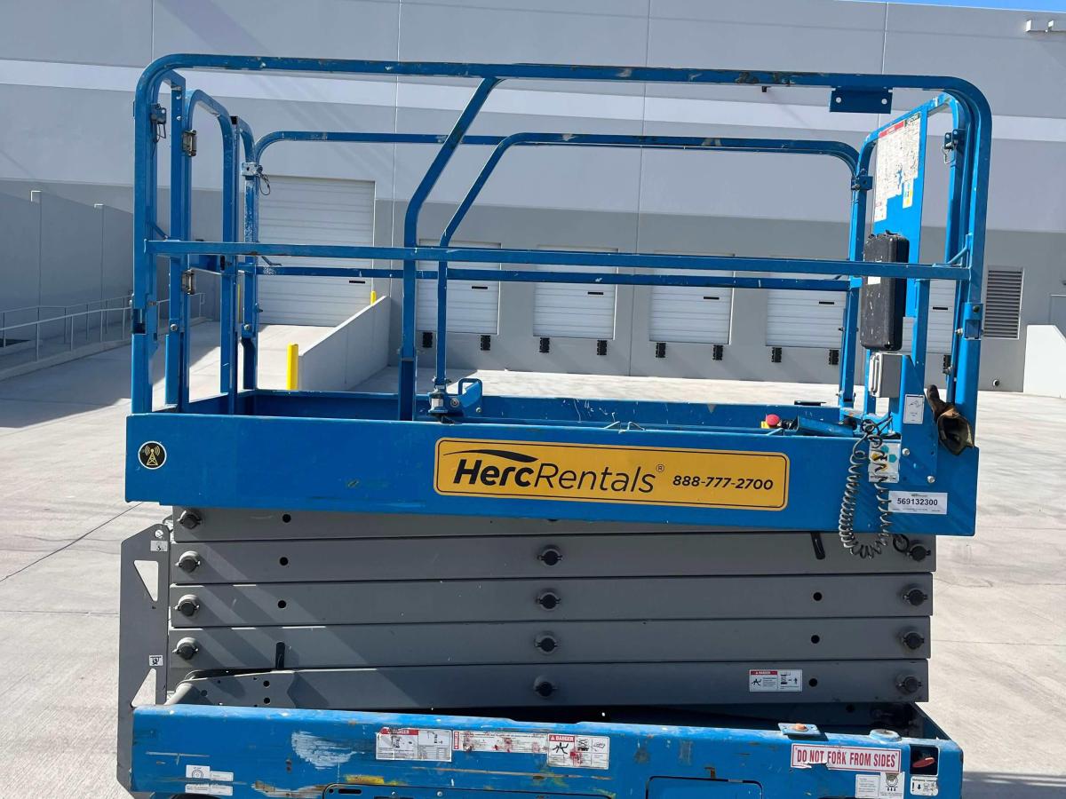 2018 Genie GS-3246