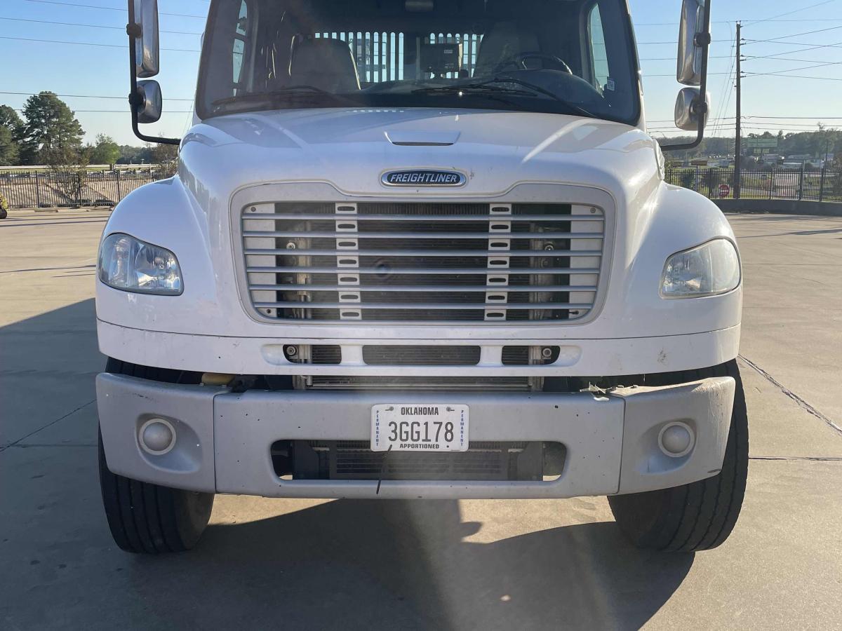 2018 Freightliner M2106