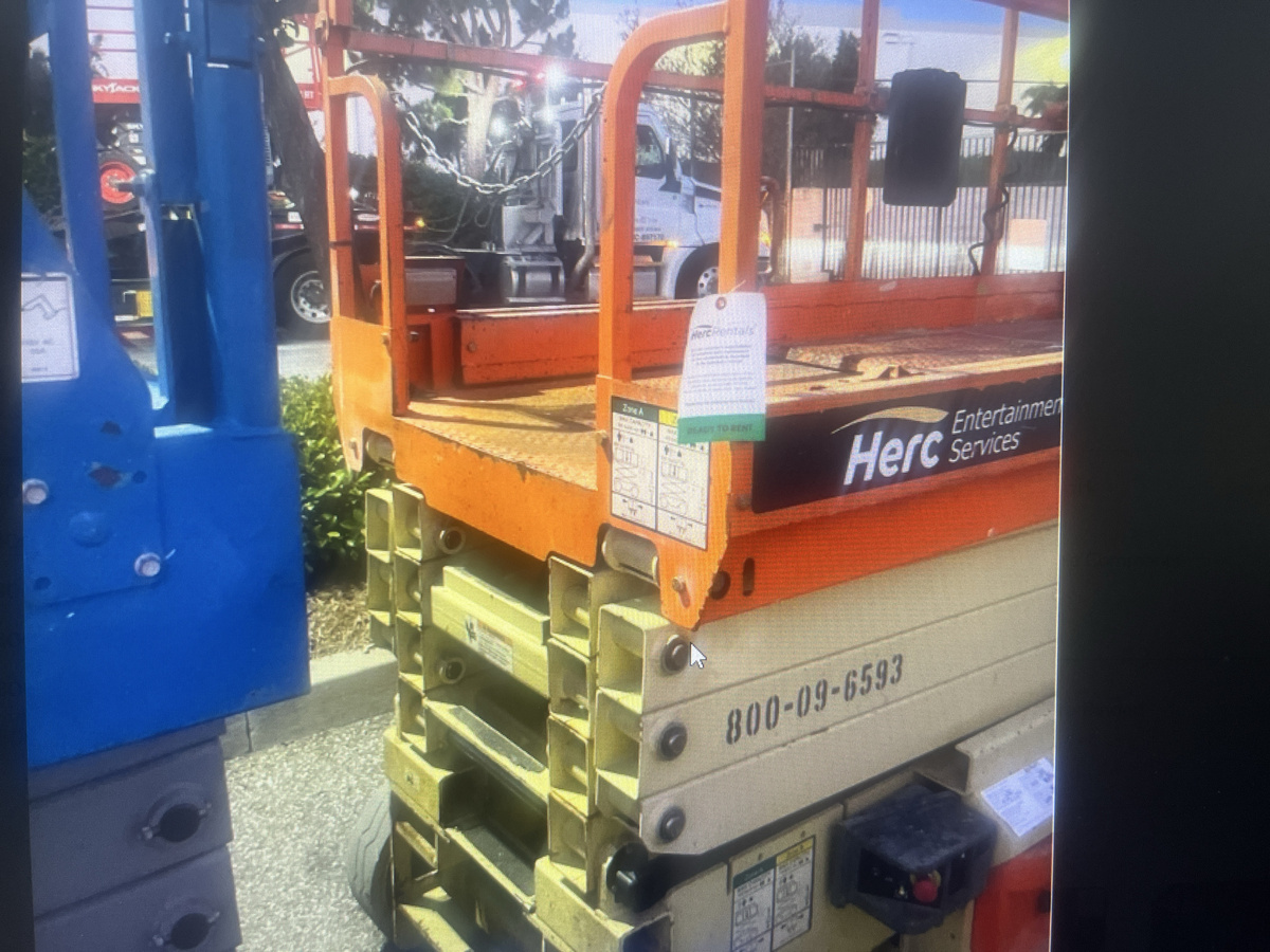 2016 JLG 3246ES