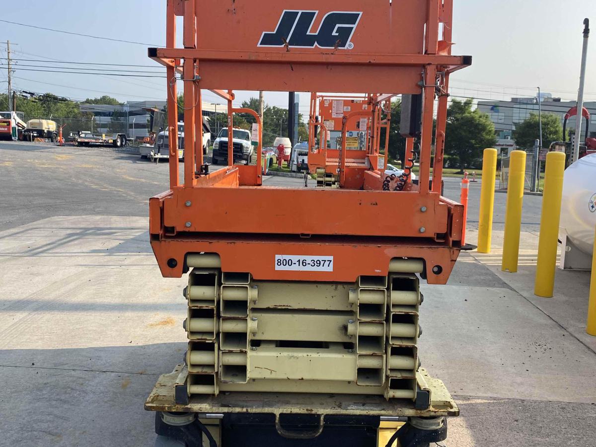 2017 JLG 3246ES