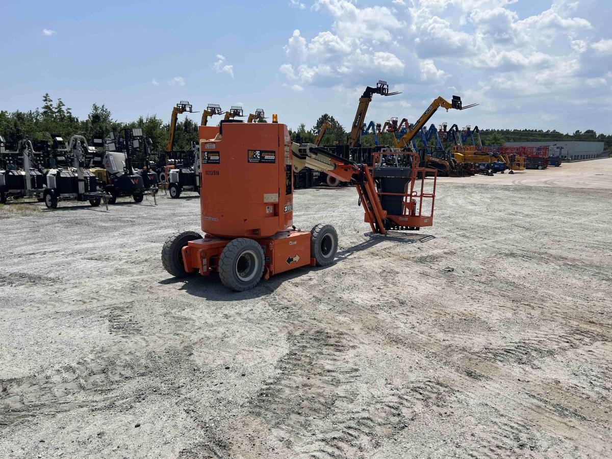 2017 JLG E300AJ-4