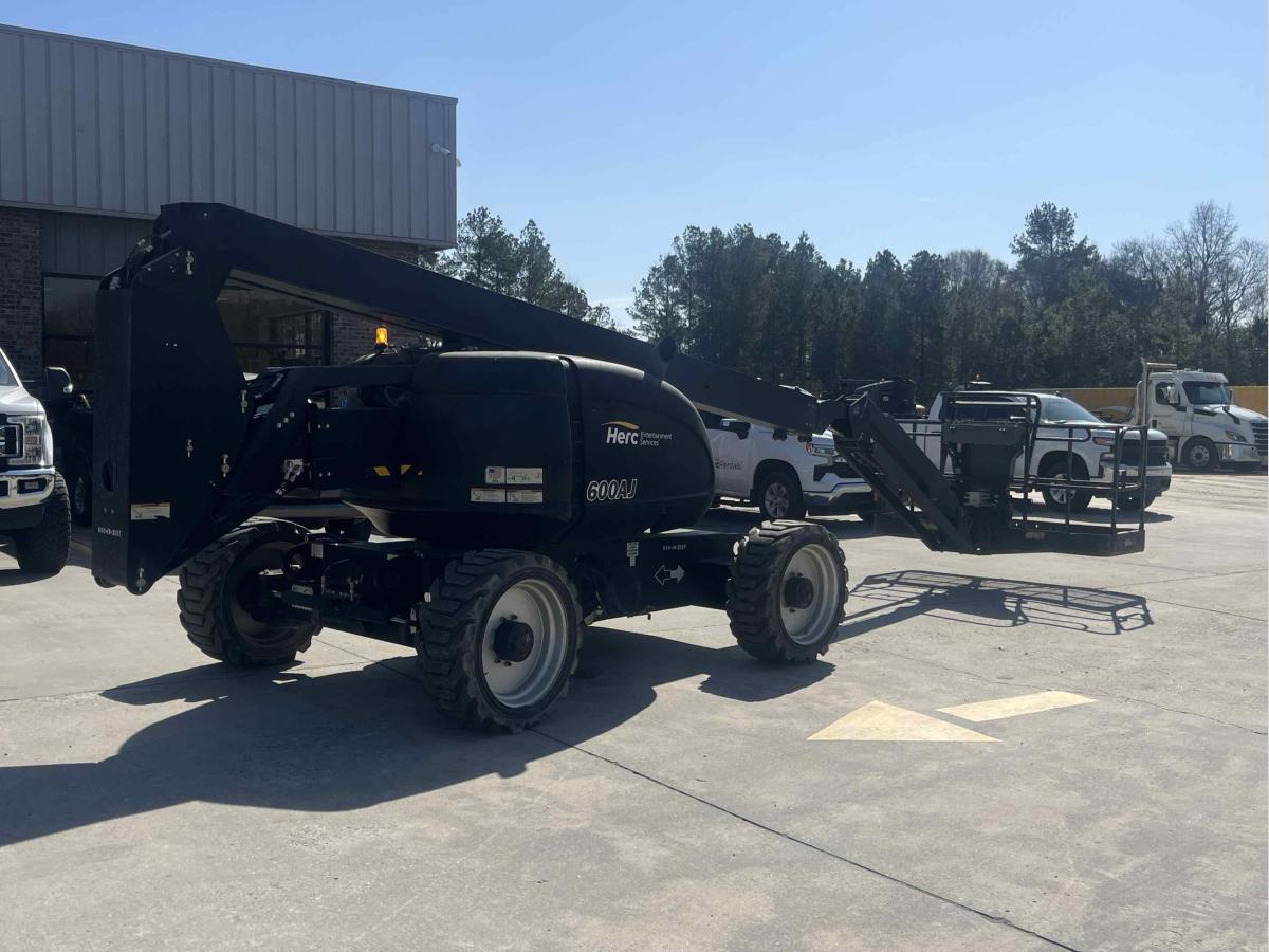 2017 JLG 600AJ