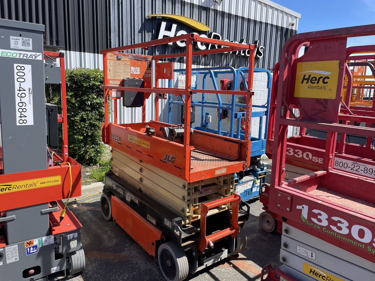 2017 JLG 1932R