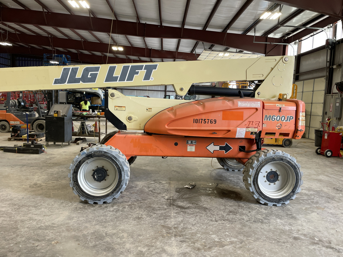 2015 JLG M600JP-3