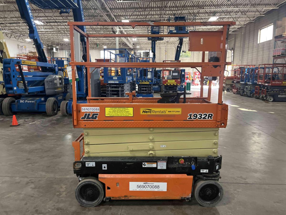 2018 JLG 1932R