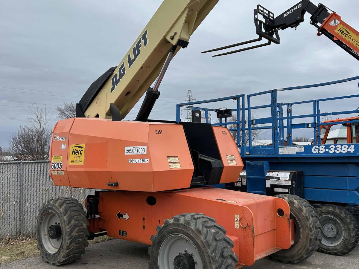2015 JLG 600S