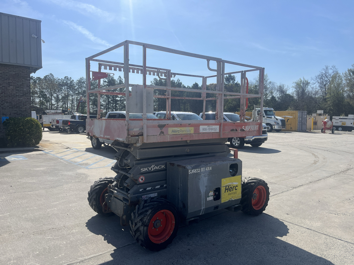 2018 Skyjack SJ-6832RT-3