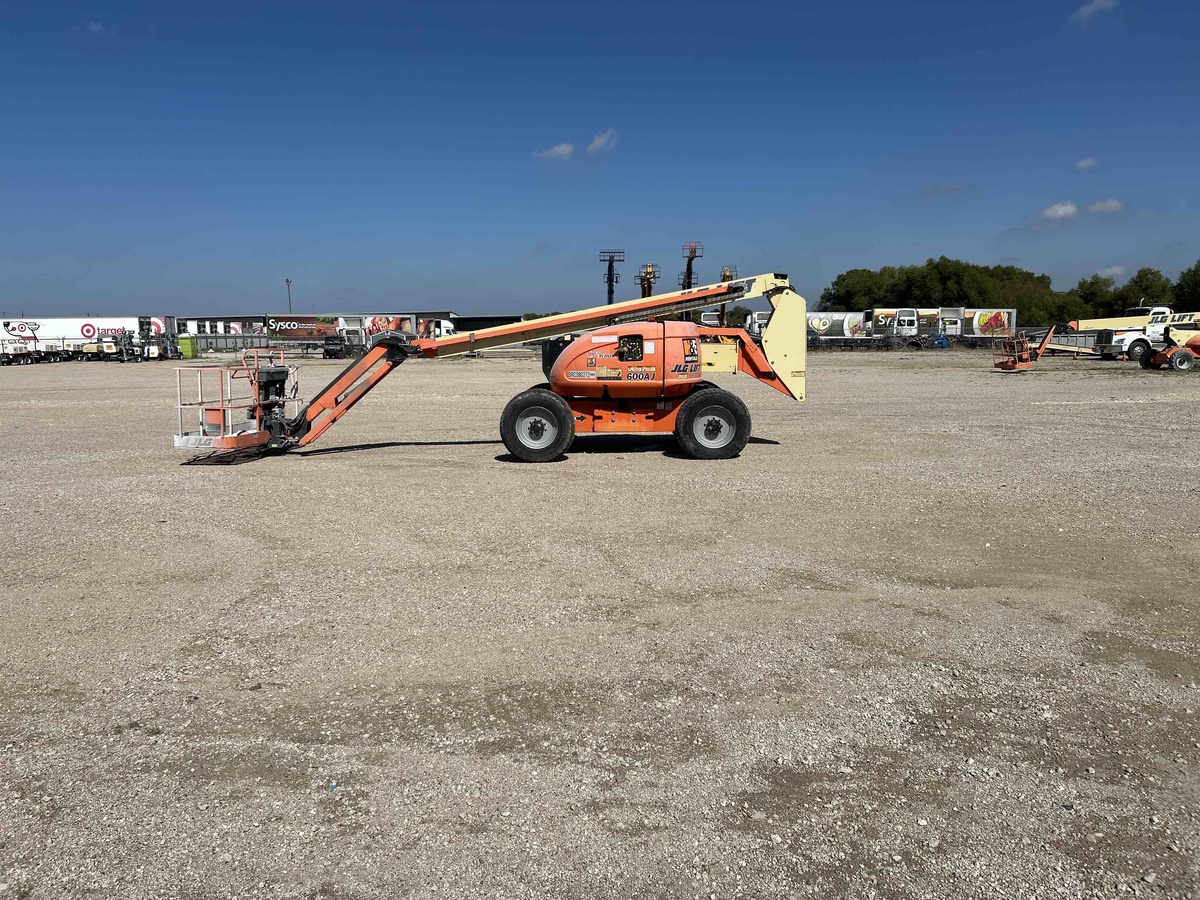 2017 JLG 600AJ-5