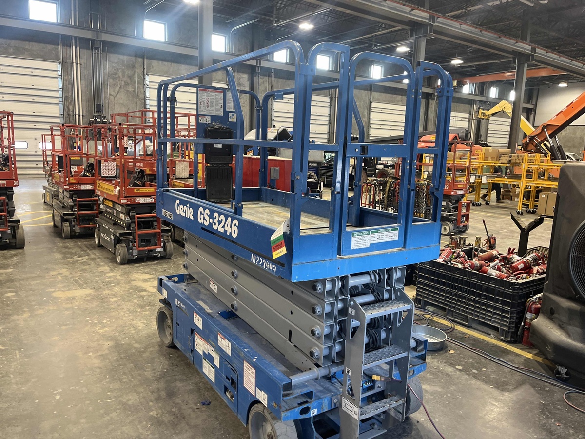 2017 Genie GS-3246-3