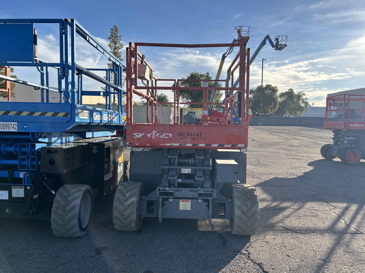 2017 Skyjack SJ-6826RT-2
