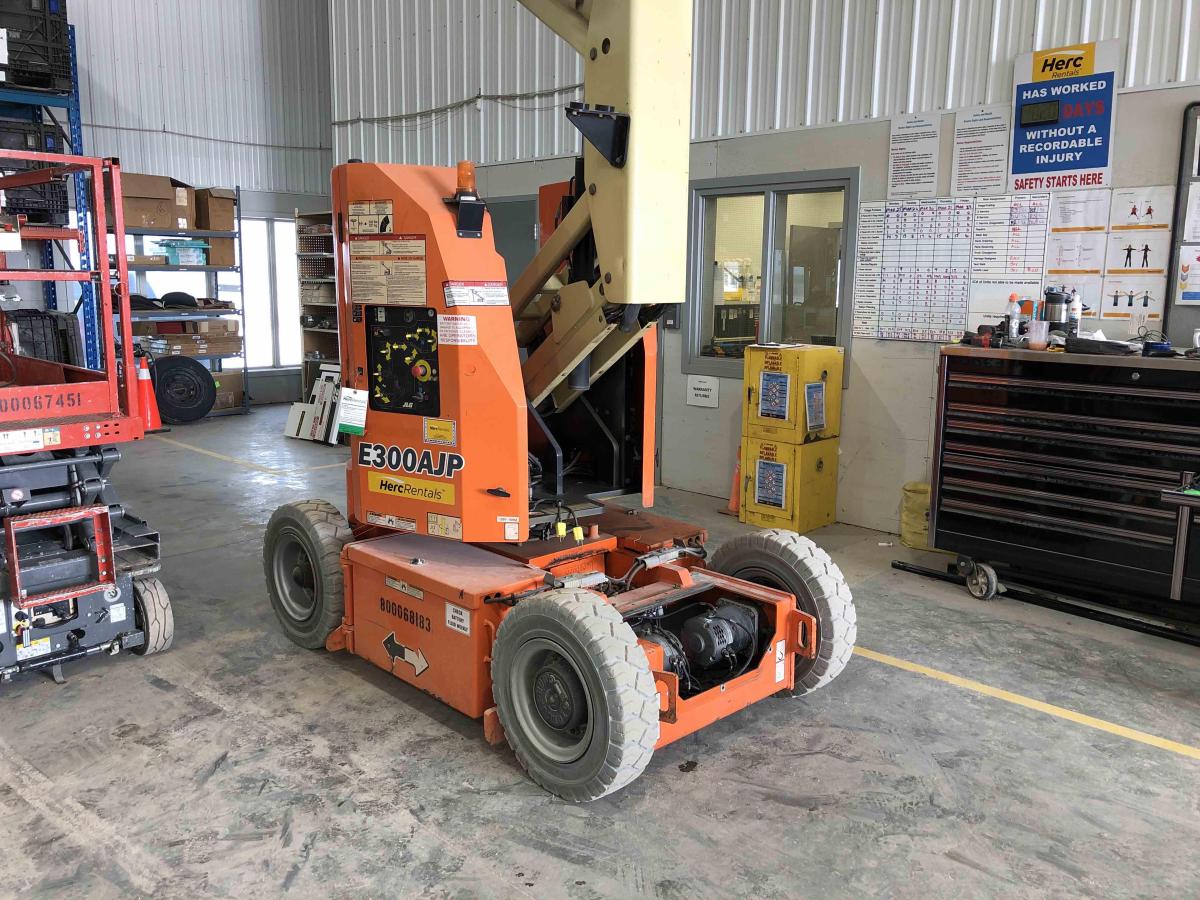 2015 JLG E300AJP