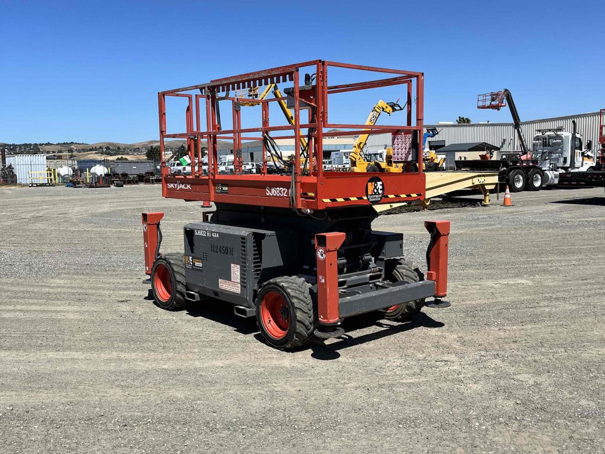 2018 Skyjack SJ-6832RT