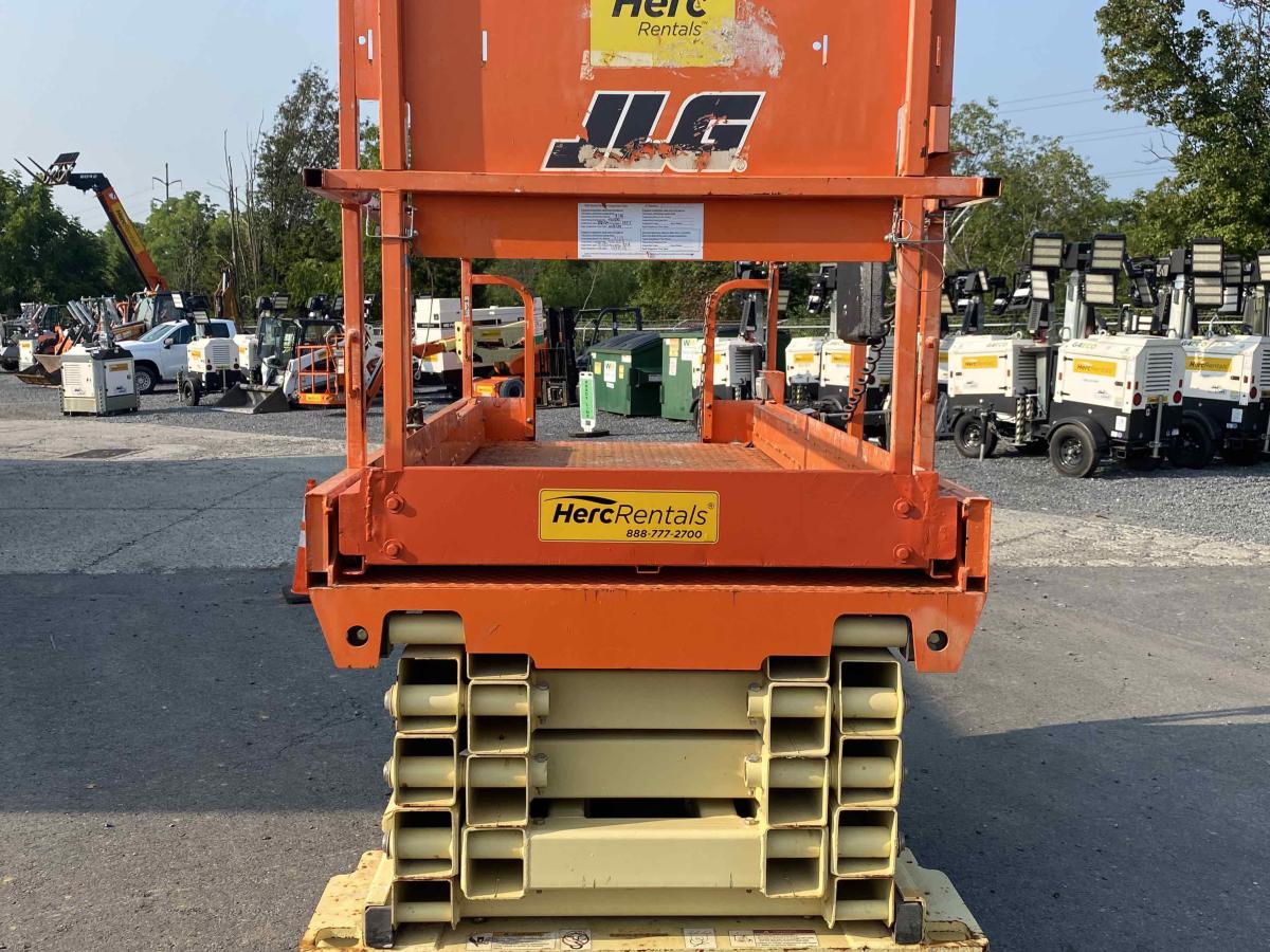 2017 JLG 3246ES