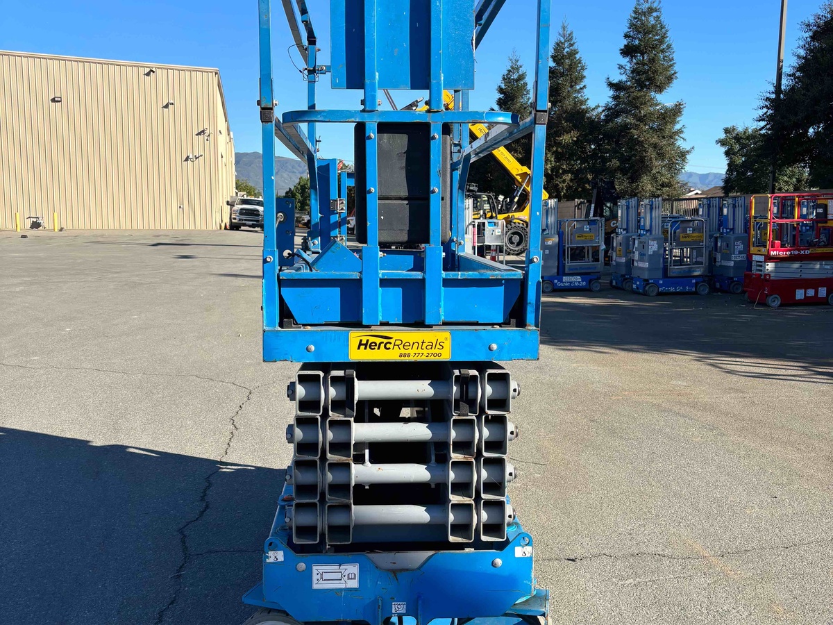 2017 Genie GS-3232-4
