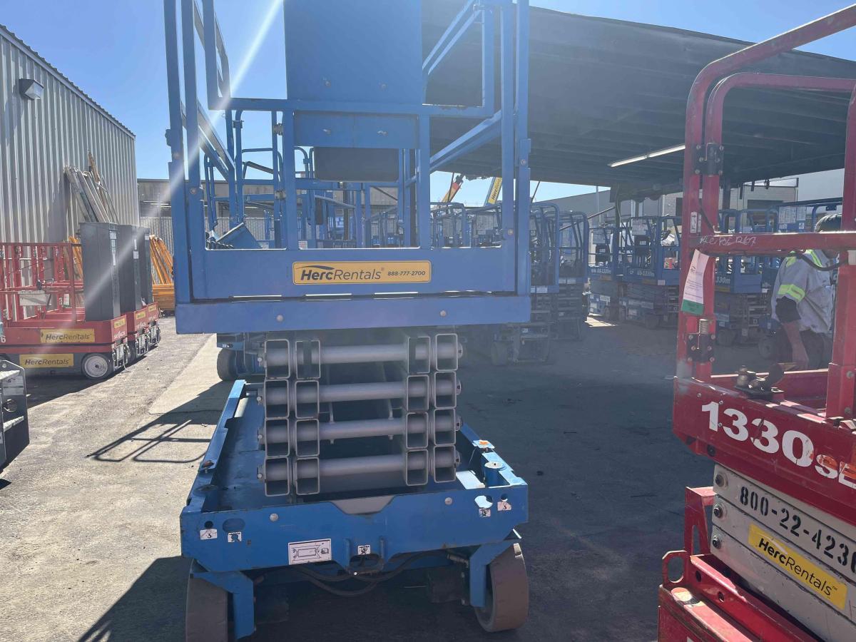 2018 Genie GS-3246-4