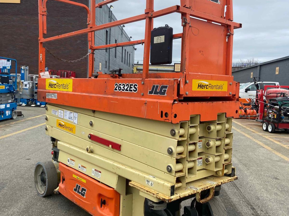 2017 JLG 2632ES